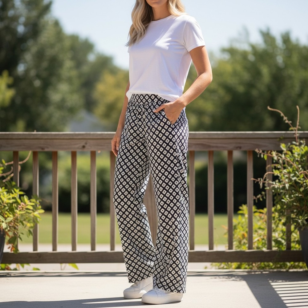 Black and‎ White Geometric Pattern Pants